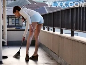 Ông xã bắn tinh sớm, vợ yêu về quê chơi nện với thằng hàng xóm quá khỏe