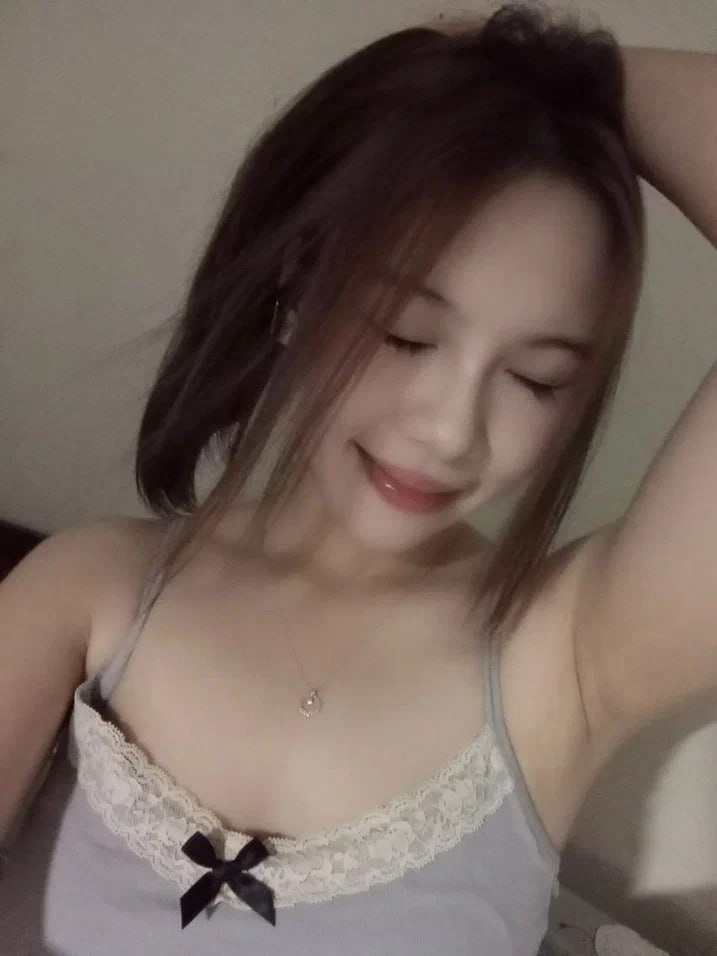 Băng đảng 91C thoát khỏi lưới và chủ nhân trở lại đấu trường. Tài xế già Tanhua ❤️ đã quan hệ với một cô gái trẻ mảnh mai sinh vào những năm 2000, mặc tất đen và giày cao gót và quan hệ ở nhiều tư thế khác nhau...