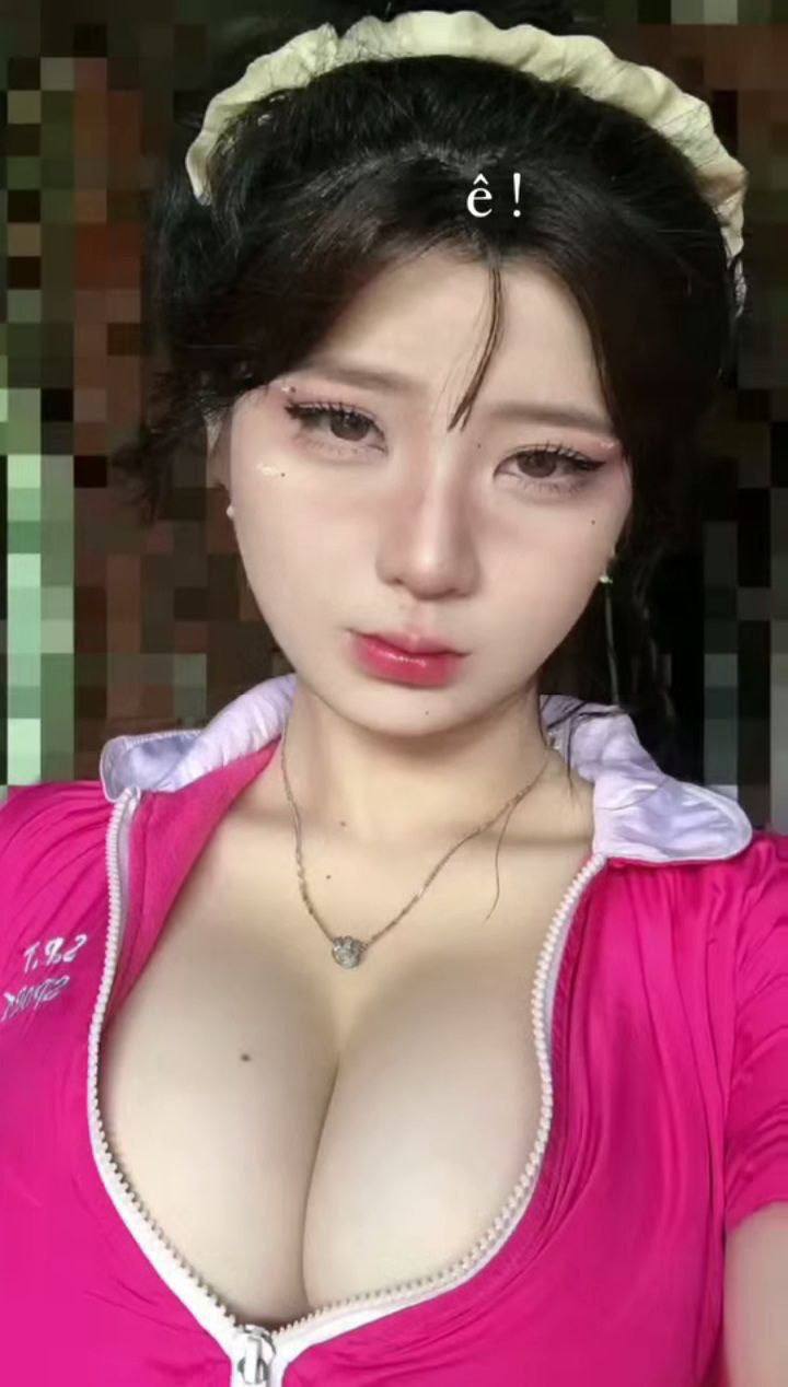 Dù đã có nhân tình nhưng cô bạn gái vẫn thấy anh trai nện khoái hơn